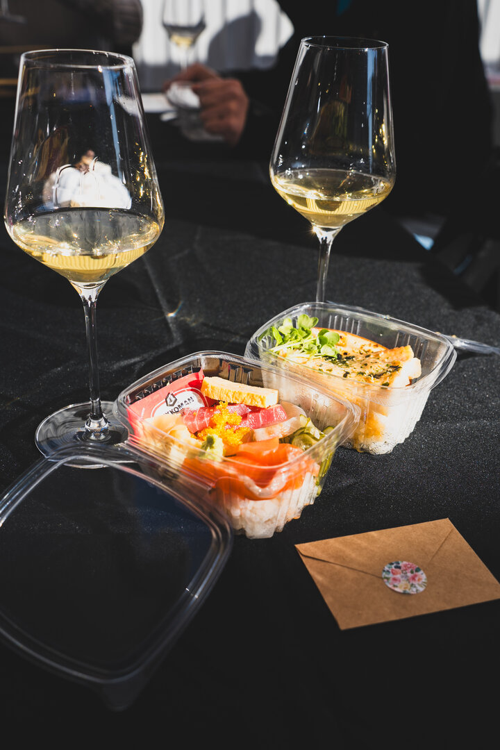 Chirashi and wine